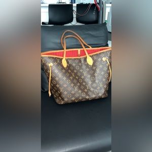Louis Vuitton Neverfull MM Monogram Lined In Red